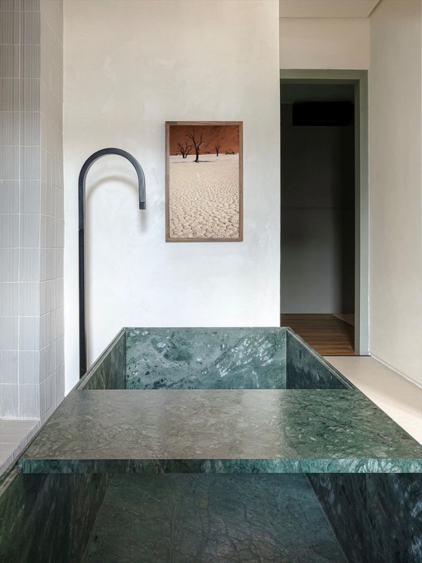 arabescato marble bathroom